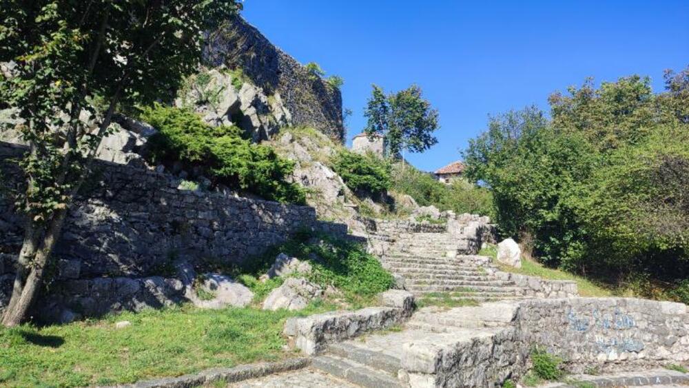 <p>Direktor NVO "Pro futuro" uvjeren je da vrijeme radi za tvrđavu i da dolaze bolji dani, kao i da posao čišćenja ne smije biti sizifovski jer Bedem to ne zaslužuje</p>