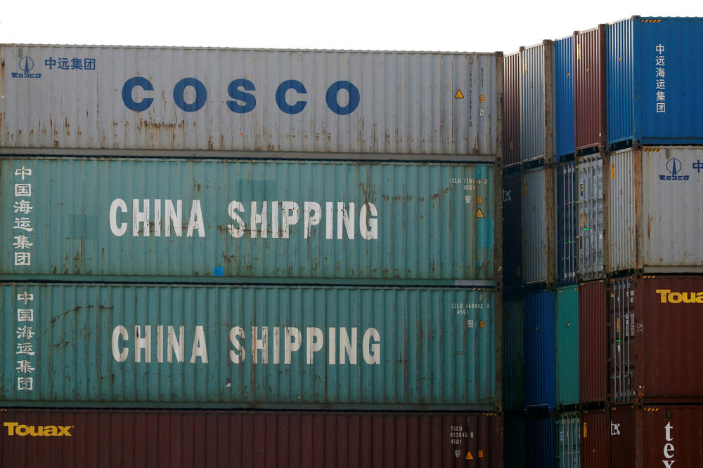 Kontejneri Kineske kompanije za prekookeanski transport (COSCO) u Antverpenu