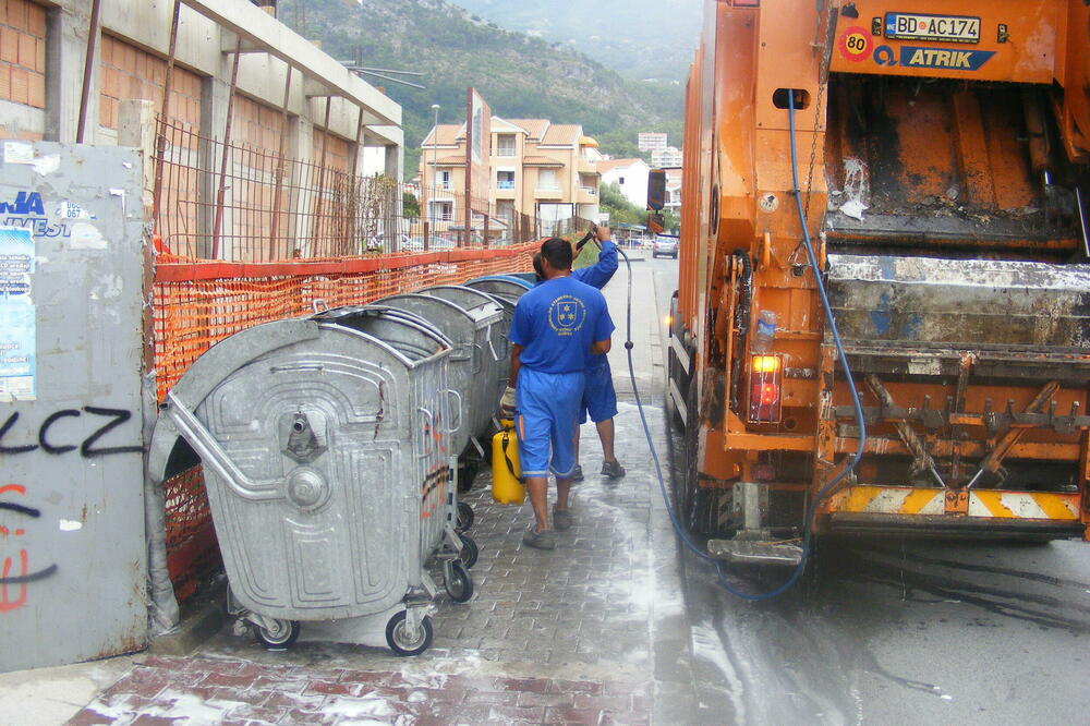 Kontejneri se ljeti prazne i do 12 puta dnevno, Foto: Vuk Lajović
