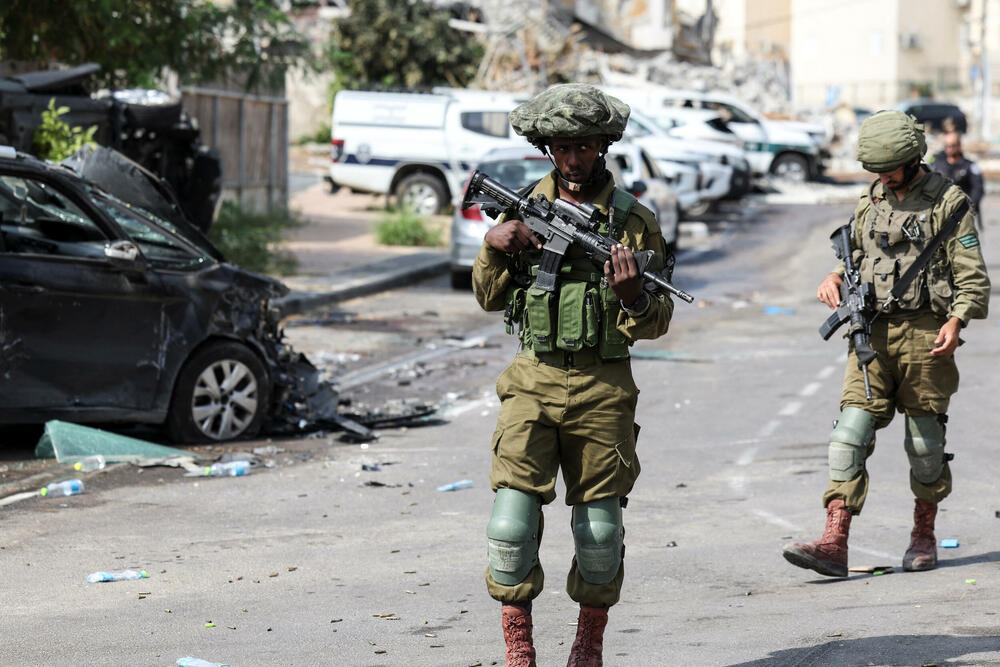 Izraelski vojnici patroliraju Sderotom