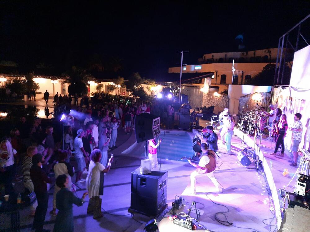 <p>Sa nastupom ruskog sastava Tantra Brothers ovogodišnji oficijelni program 12. Montenegro Sun Reggae Festivala je završen</p>
