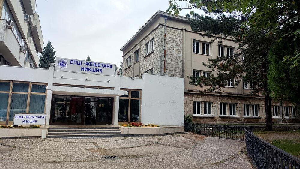 <p>Voljela bi “djeca” da im može biti da donesu odluku, ali “dok god je novčanik kod ‘majke’ - ona se pita”... Zaposleni tvrde da nije tačno da ne rade, a primaju plate, i pozivaju one koji misle da se u Željezari samo leži da provedu dan s njima i pokušaju da prate njihov tempo</p>