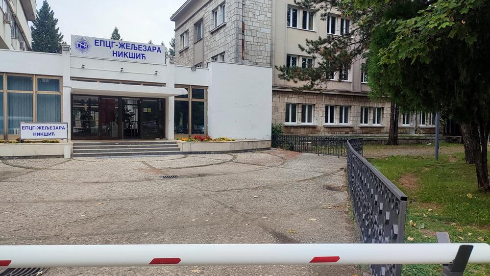 <p>Voljela bi “djeca” da im može biti da donesu odluku, ali “dok god je novčanik kod ‘majke’ - ona se pita”... Zaposleni tvrde da nije tačno da ne rade, a primaju plate, i pozivaju one koji misle da se u Željezari samo leži da provedu dan s njima i pokušaju da prate njihov tempo</p>