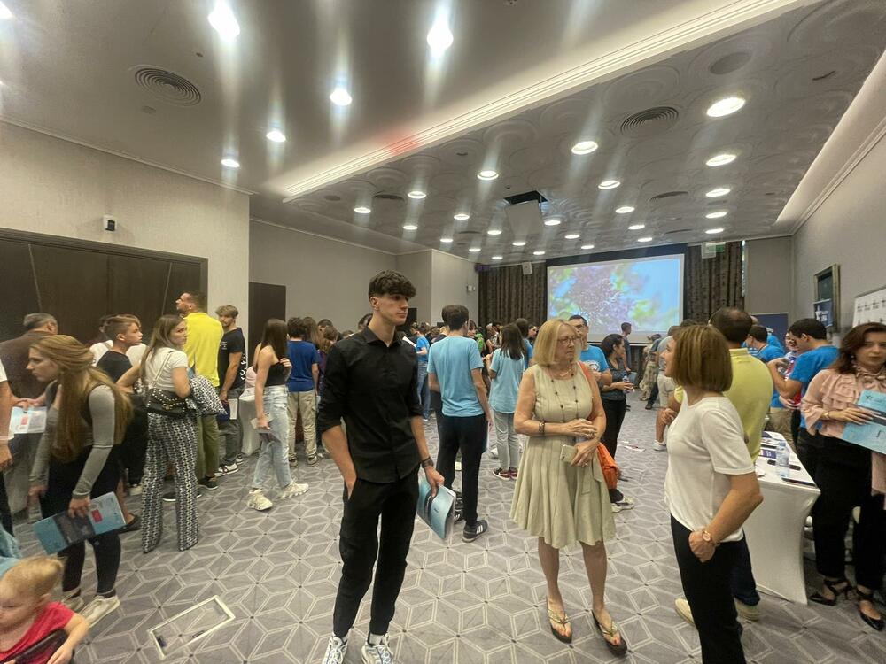 <p>Na štandovima osam američkih univerziteta, ali i organizatora programa razmjene bila je velika gužva</p>