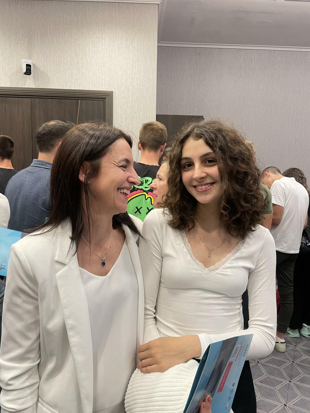 <p>Na štandovima osam američkih univerziteta, ali i organizatora programa razmjene bila je velika gužva</p>