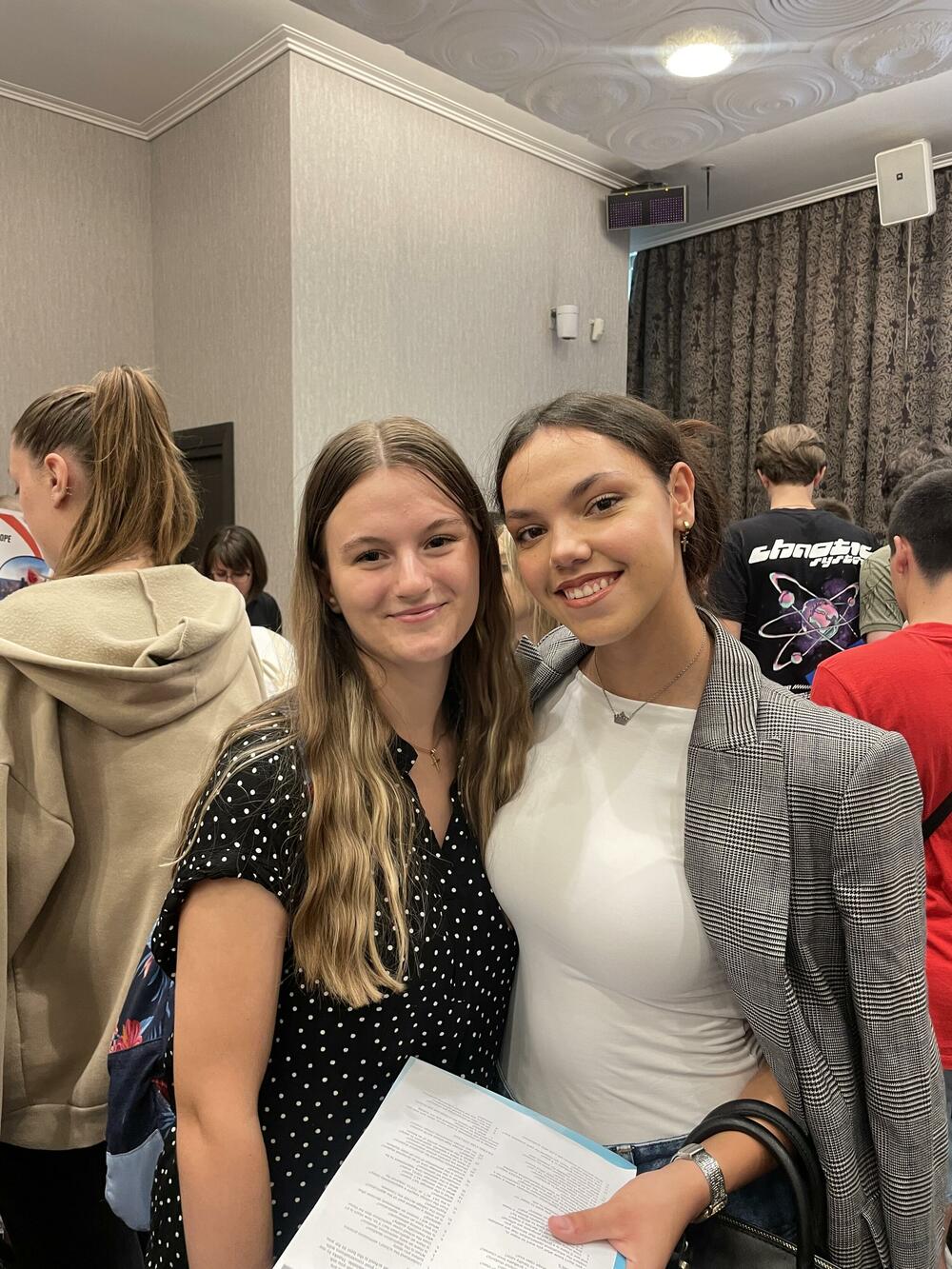 <p>Na štandovima osam američkih univerziteta, ali i organizatora programa razmjene bila je velika gužva</p>