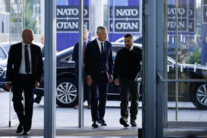 Zelenski sa Stoltenbergom u sjedištu NATO-a kako bi razgovarali o...