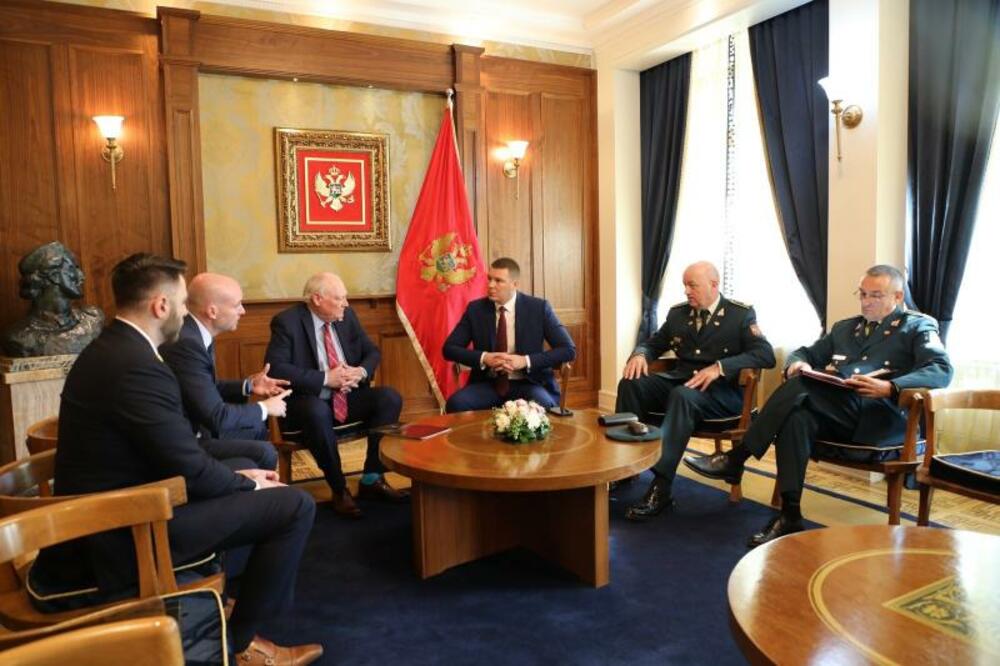 Adžić na sastanku sa predstavnicima ACEBA, Foto: Ministarstvo odbrane