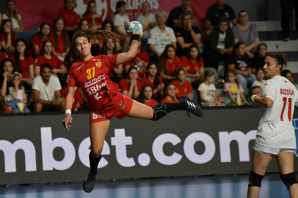 Šest puta zatresla mrežu Turkinja: Nina Bulatović na večerašnjem meču, Foto: Boris Pejović