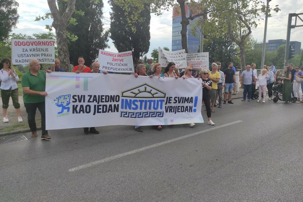 Čeka se odluka Vlade: Sa protesta za spas Instituta Igalo, Foto: Mirko Kotlaš