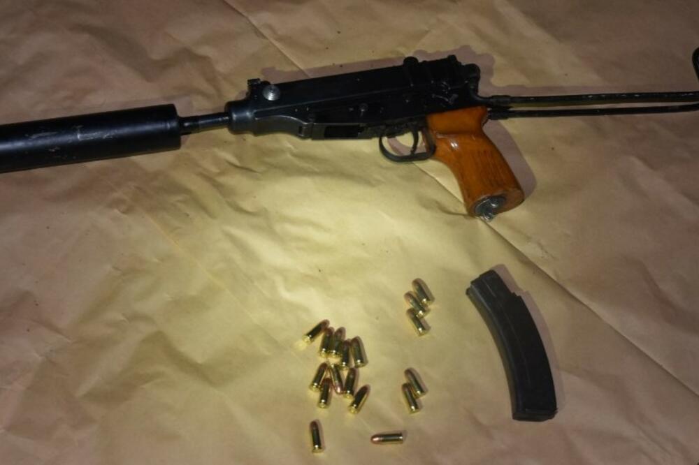 Dio naoružanja zaplijenjenog u Budvi, Foto: Uprava policije