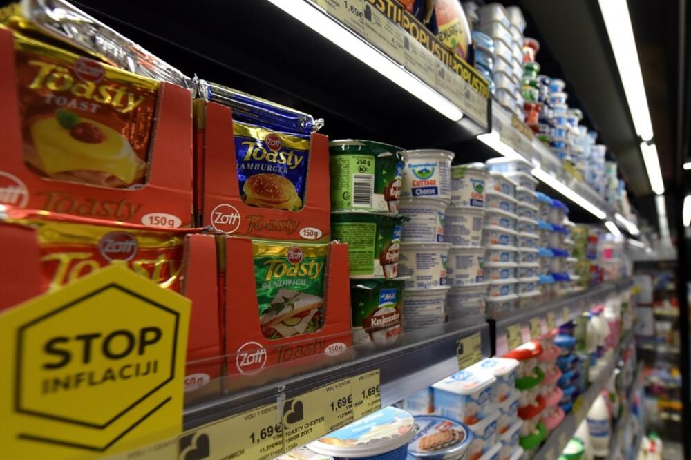 U potrazi za jeftinijim namirnicama, Foto: Boris Pejović