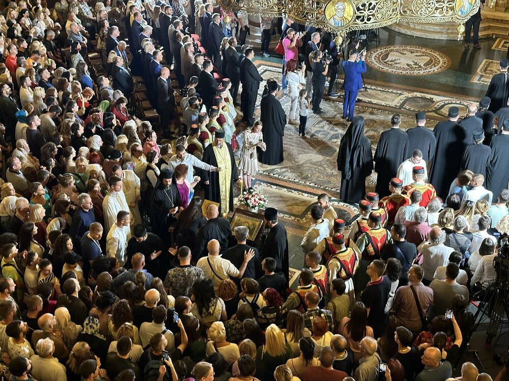 <p>"Ovdje u Podgorici ne postoji nikakva potreba da nam bilo kaže ko smo i šta smo. Više nego drugdje, ovdje u Podgorici, u Nemanjinom gradu, u gradu u kom je rođen otac svetog Save, ovdje bolje nego drugdje znamo koja je to naša vjera, ko su naši preci"</p>