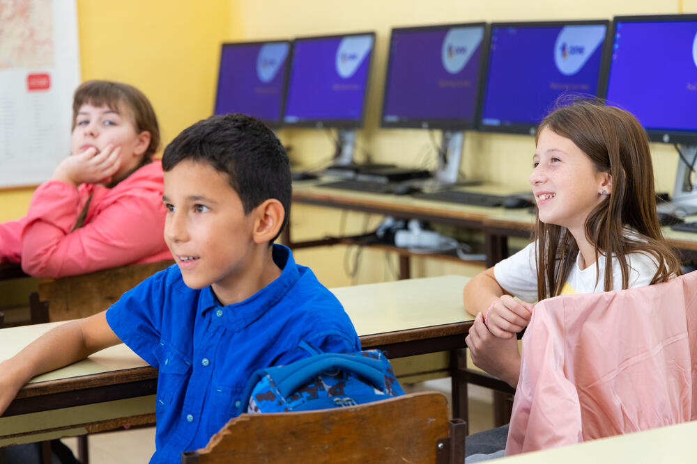 <p>Đaci u Herceg Novom dobili računare za svoj kabinet informatike</p>