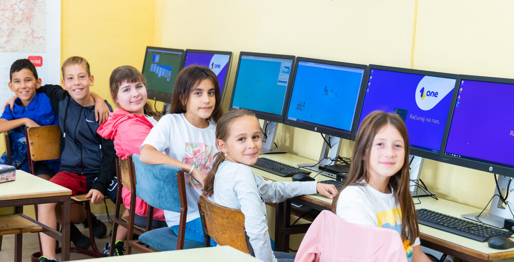 <p>Đaci u Herceg Novom dobili računare za svoj kabinet informatike</p>