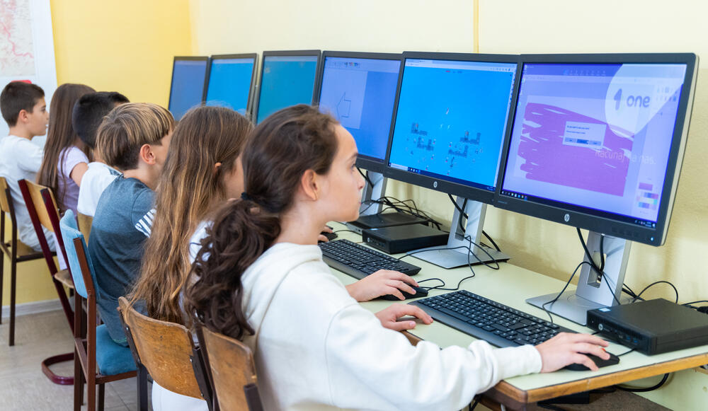 <p>Đaci u Herceg Novom dobili računare za svoj kabinet informatike</p>