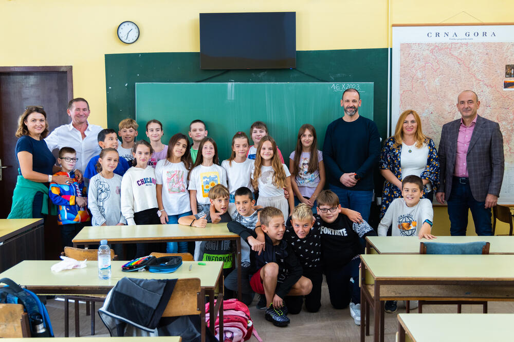 <p>Đaci u Herceg Novom dobili računare za svoj kabinet informatike</p>