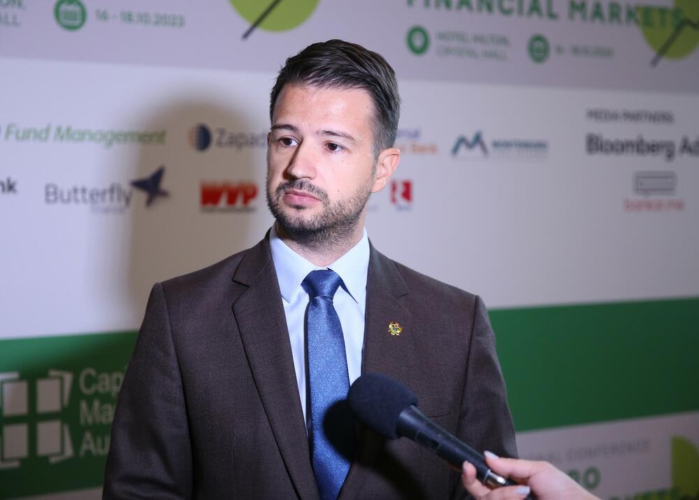 <p>"Crnogorsko tržište kapitala nažalost nije uspjelo da se razvije do stepena u kojem bi zaista igralo važnu ulogu u našoj ekonomiji", rekao je Milatović</p>