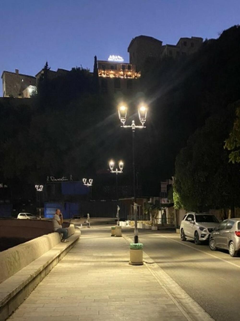 <p>“Pomenuti radovi obuhvataju zamjenu elemenata javne rasvjete - stubovi, lire, svjetiljke i oštećenog kabla javne rasvjete između rasvjetnih stubova", navodi se u saopštenju</p>