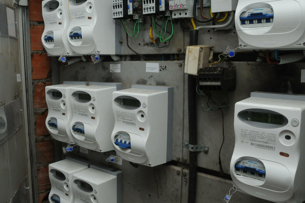 Spor oko tendera traje tri godine, zbog čega je CEDIS prisiljen da brojila kupuje “na malo”, Foto: Luka Zekovic