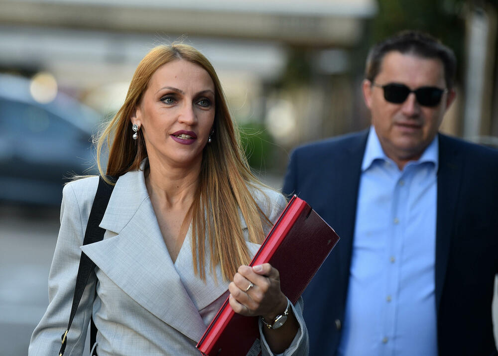 <p>Suđenje Vesni Medenici i Milici Vlahović Milosavljević odloženo za 20. decembar</p>