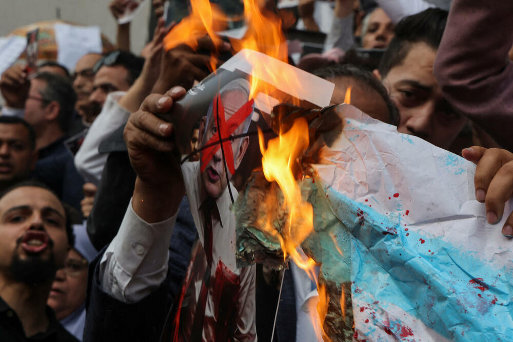 <p>"Ovaj rat koji je ušao u opasnu fazu će gurnuti region u neizrecivu katastrofu"</p>