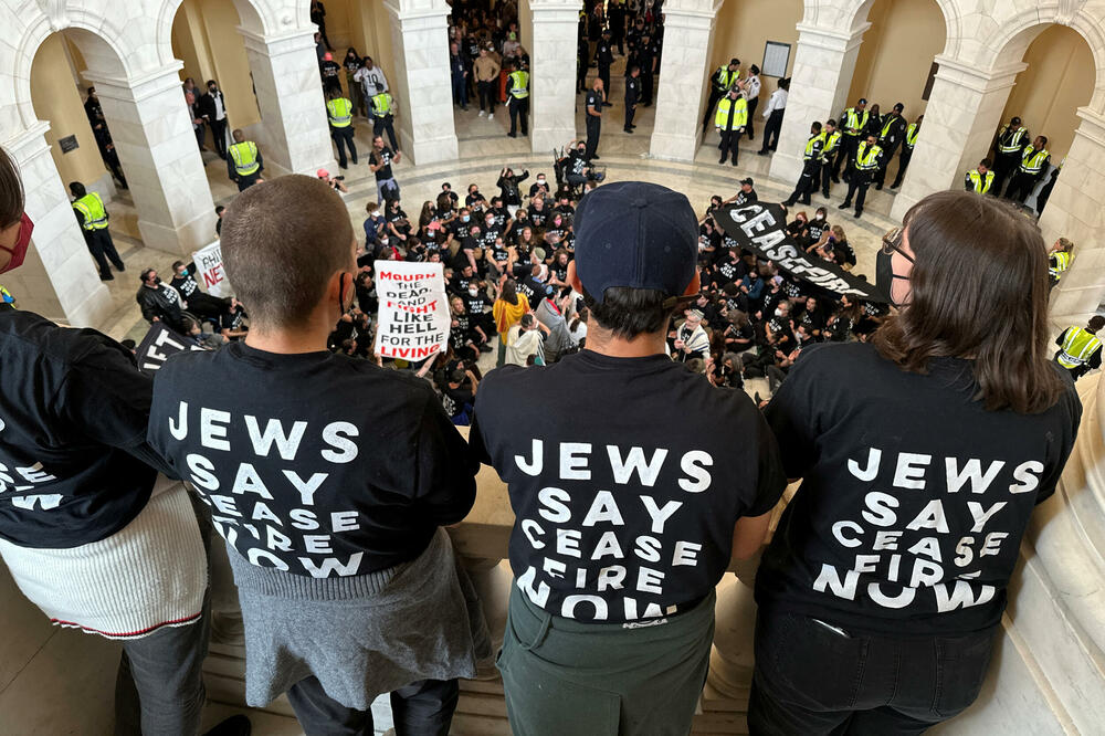 Majice s natpisom: "Jevreji kažu: prekinite vatru sada", Foto: REUTERS
