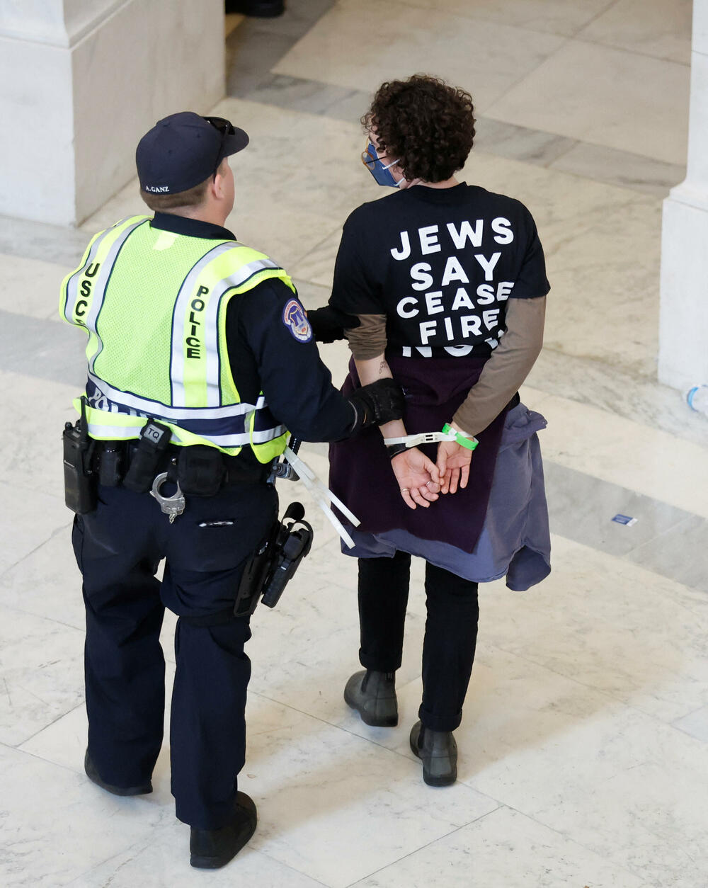 <p>"Jedini put do mira i bezbjednosti je osiguranje pravde i jednakosti za sve. A to znači okončanje ilegalne okupacije Palestine izraelskih vlasti", poručila je organizacija “Jevrejski glas za mir”</p>