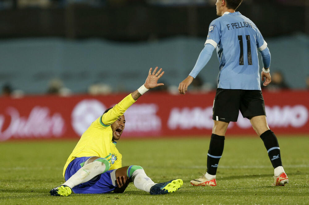 Nejmar nakon povrede u Montevideu, Foto: Reuters