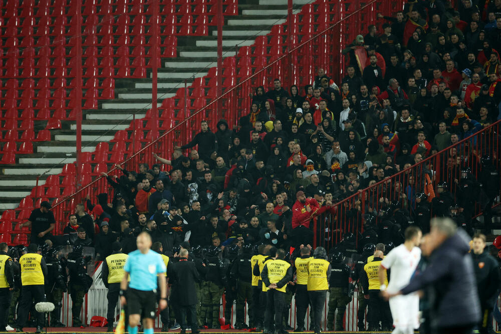 Navijači Crne Gore nakon incidenta u Beogradu, Foto: Reuters