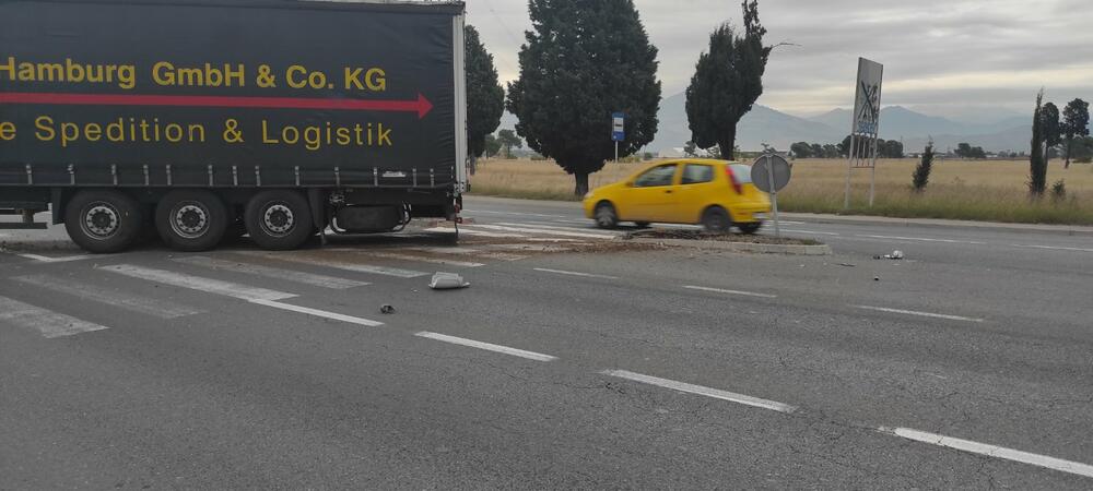 <p>Nezgoda na bulevaru ispred auto-centra "Stanić" na Zabjelu</p>