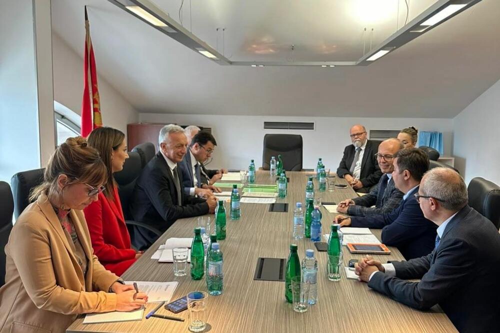 Sa sastanka, Foto: DRI