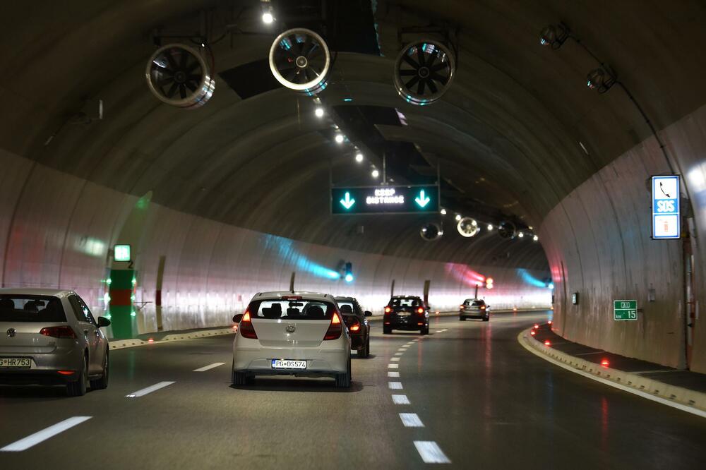 Kilometers of new and fast roads promise: Detail from the highway, Photo: Boris Pejović