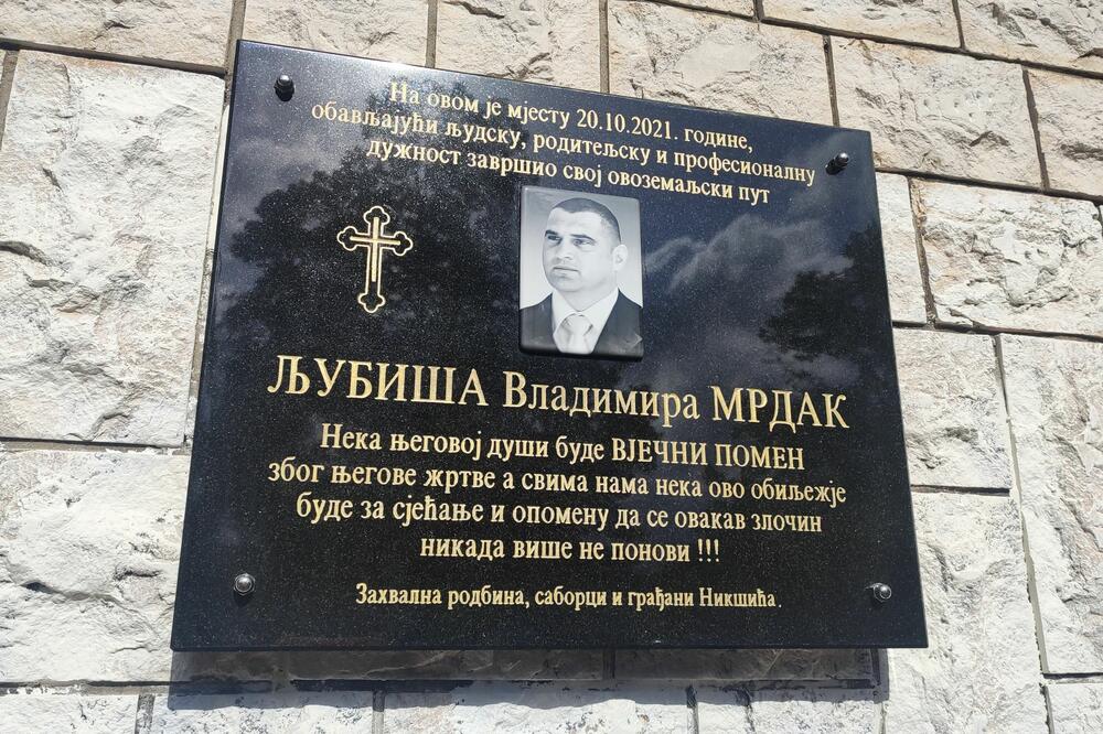 Spomen ploča Ljubiši Mrdaku otkrivena u Nikšiću, 20. oktobra 2023. godine, Foto: Svetlana Mandić