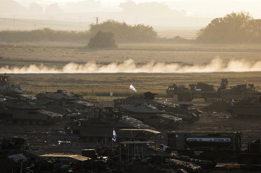 Izraelski tenkovi na granici sa Pojasom Gaze, Foto: Rojters