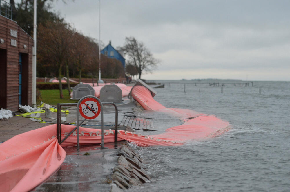 <p>Jaki naleti vjetra podigli su more na južnim obalama Baltičkog mora, tako da je voda probila odbranu od poplava u Danskoj i sjevernoj Njemačkoj</p>