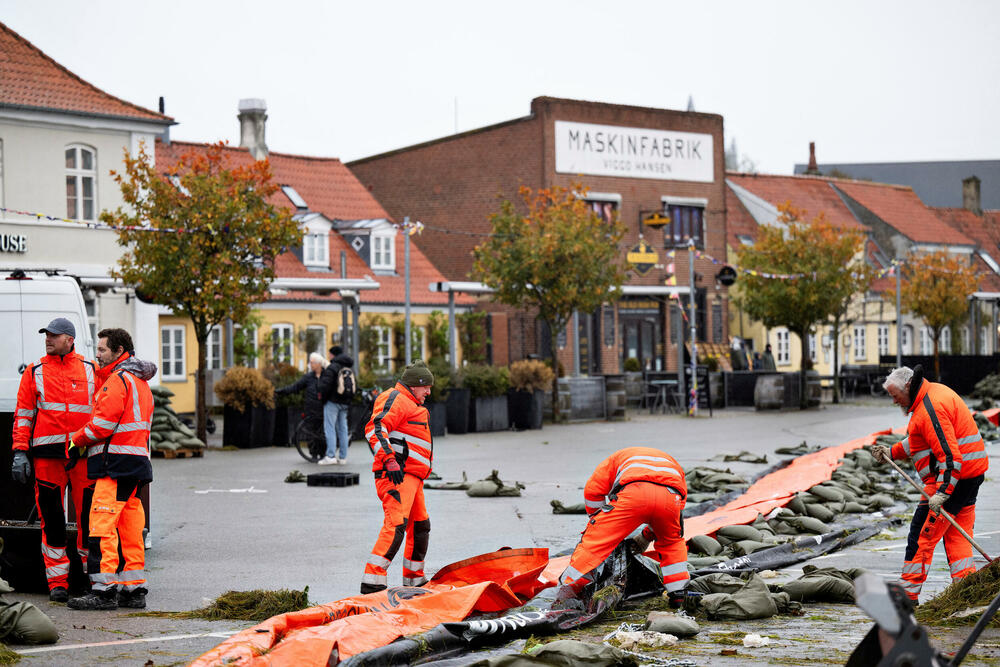 <p>Jaki naleti vjetra podigli su more na južnim obalama Baltičkog mora, tako da je voda probila odbranu od poplava u Danskoj i sjevernoj Njemačkoj</p>