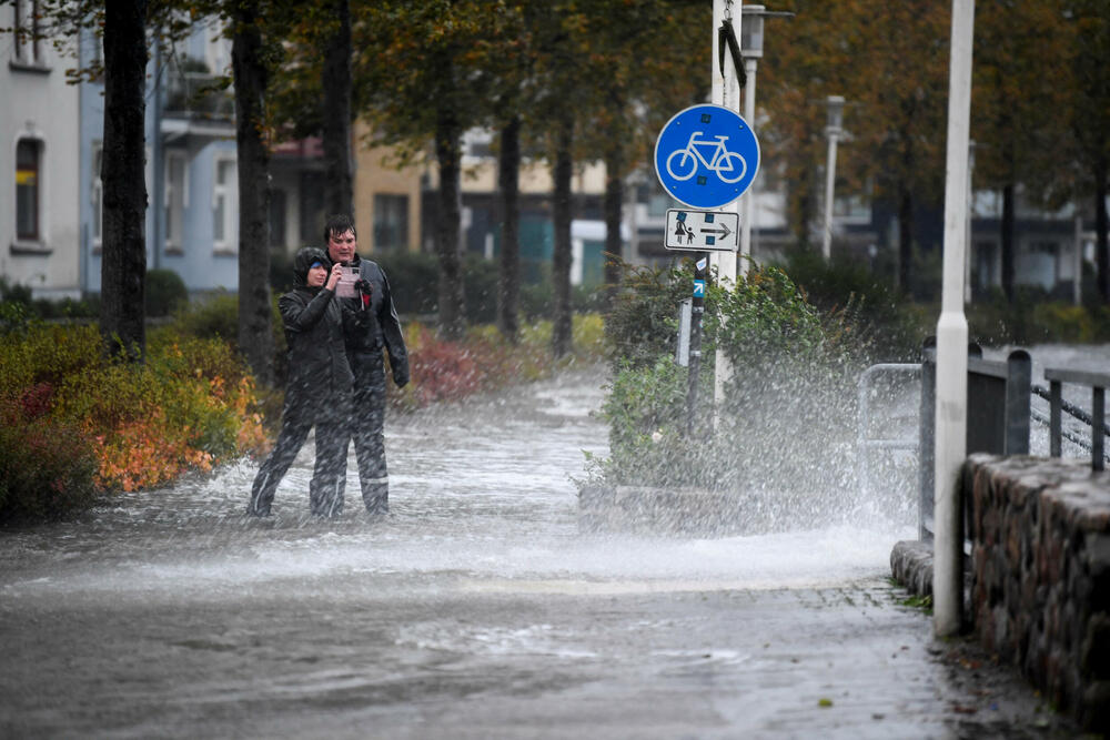 <p>Jaki naleti vjetra podigli su more na južnim obalama Baltičkog mora, tako da je voda probila odbranu od poplava u Danskoj i sjevernoj Njemačkoj</p>