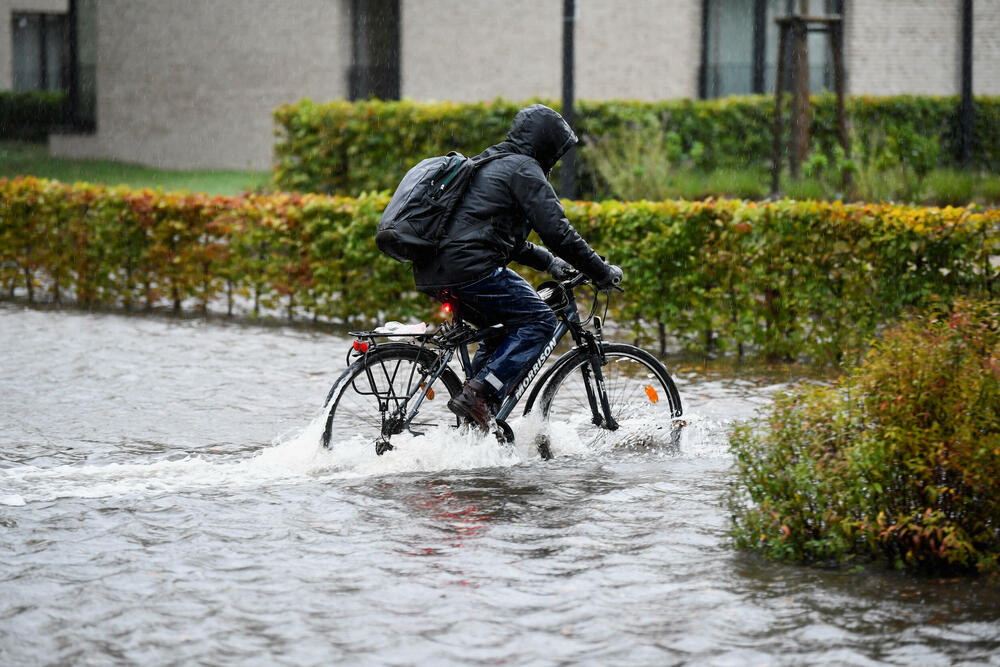 <p>Jaki naleti vjetra podigli su more na južnim obalama Baltičkog mora, tako da je voda probila odbranu od poplava u Danskoj i sjevernoj Njemačkoj</p>