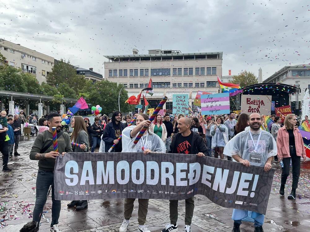 <p>U Podgorici održan 11. Montenegro Prajd pod sloganom "samoodređenje"</p>