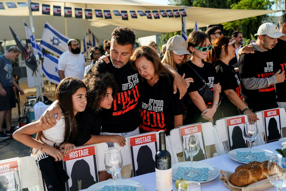 <p>Širom svijeta održavaju se i pro-Izraelske demonstracije i bdijenja sa kojih se poziva na oslobađanje talaca koje su pripadnici Hamasa oteli na početku rata</p>