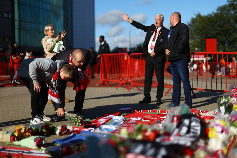 Navijači ispred "Old Traforda", Foto: Reuters