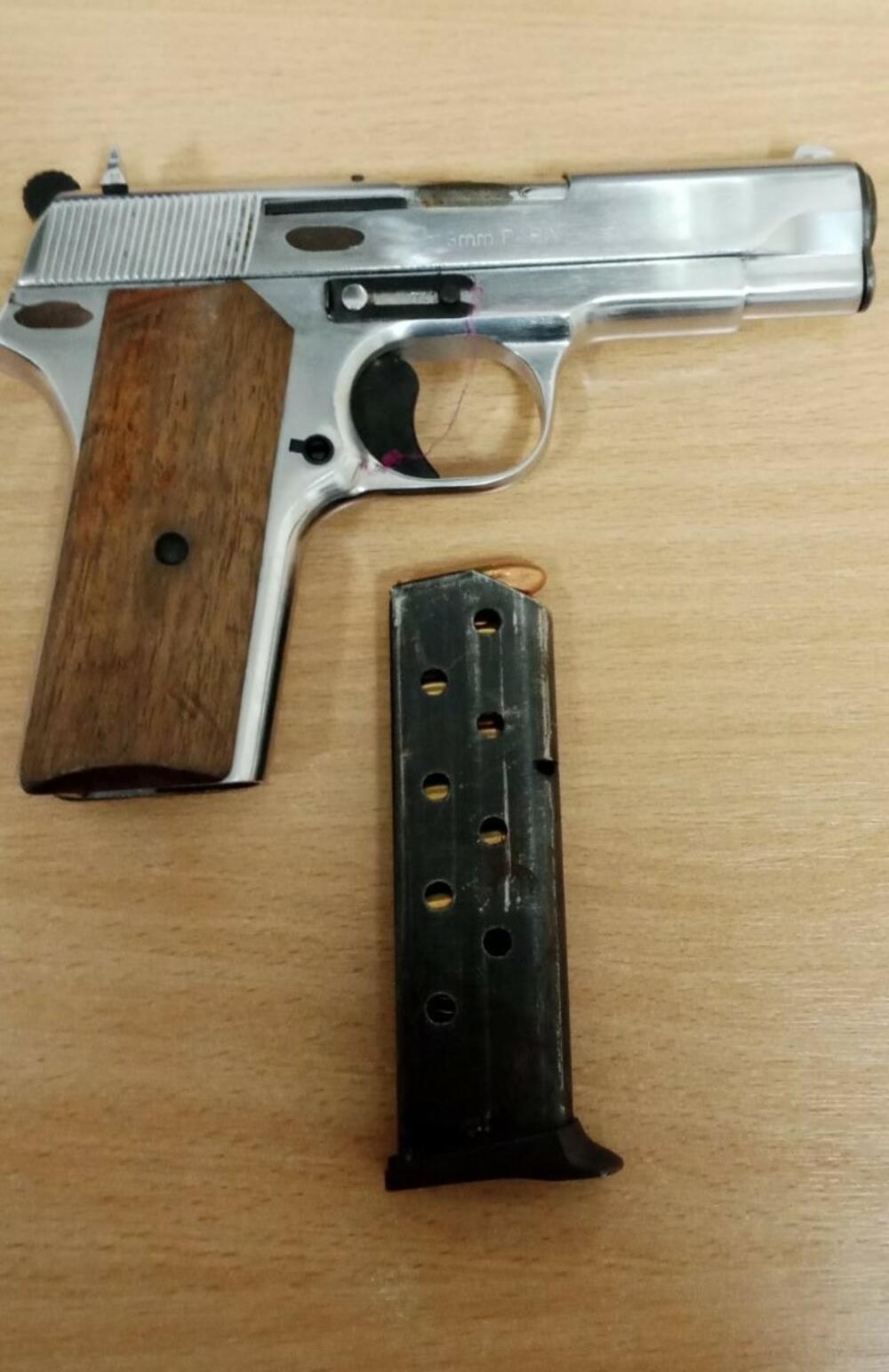 Pištolj pronađen prilikom racije