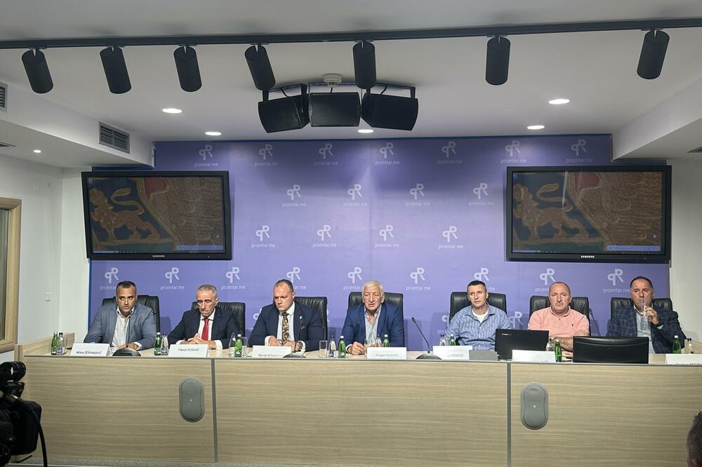 Šćepanović, Kurgaš, Novaković, Vujović, Perović, Maslovar i Stevović na pres-konferenciji, Foto: Vijesti sport