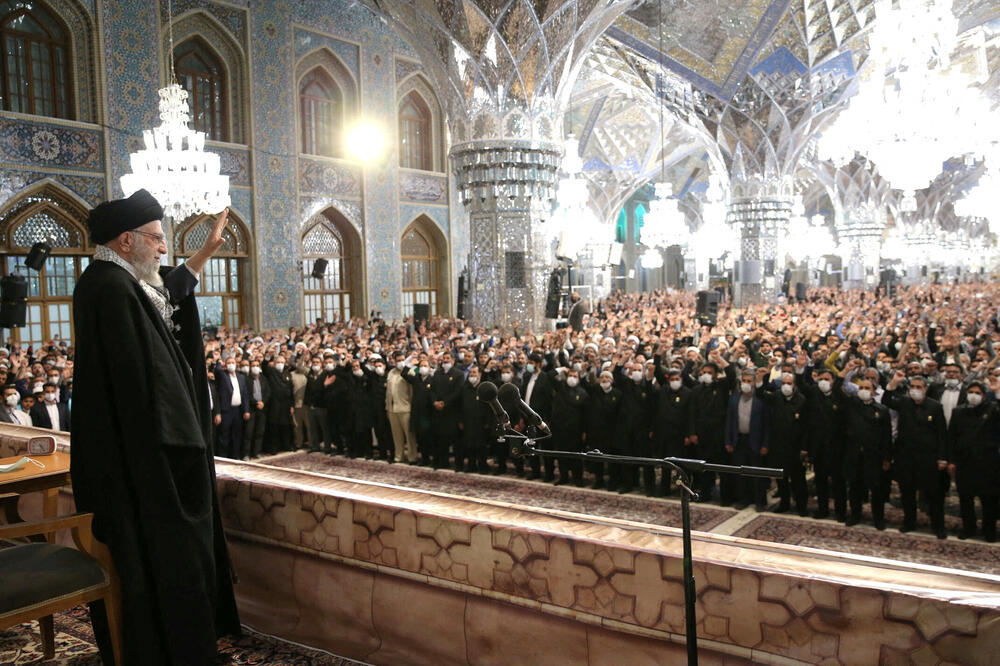 Za iranskog vrhovnog lidera Alija Hameneija najveći prioritet je opstanak Islamske Republike, Foto: Rojters