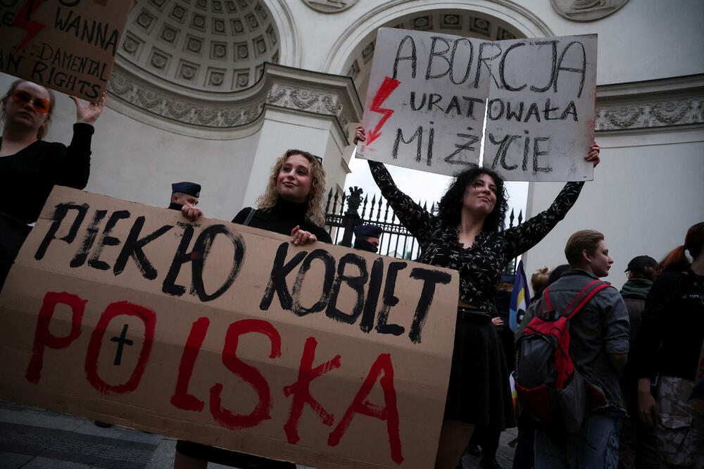Sa protesta u Varšavi, glavnom gradu Poljske protiv strogog zakona o abortusu, Foto: Reuters