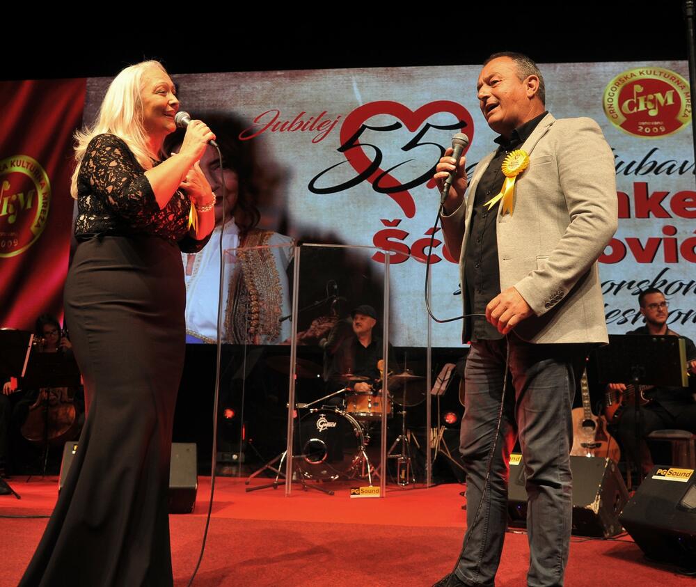 <p>Legenda crnogorske izvorne muzike Branka Šćepanović obilježila jubilej koncertom u Nikšiću</p>