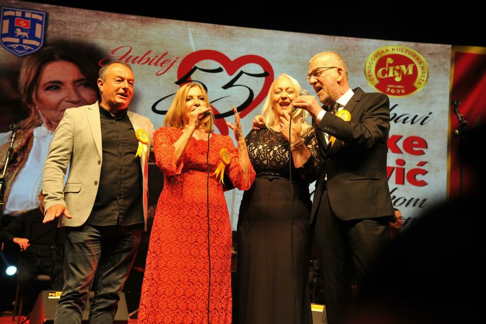 <p>Legenda crnogorske izvorne muzike Branka Šćepanović obilježila jubilej koncertom u Nikšiću</p>