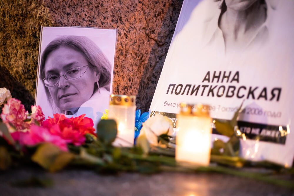 Memorijal u Sankt Peterburgu za Anu Politikovskaju, ubijenu rusku novinarku i protivnicu Putinovog režima, Foto: Shutterstock