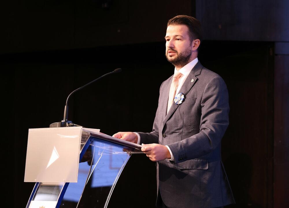 <p>"Čast i zadovoljstvo mi je što imam priliku da vam se obratim povodom obilježavanja 79 godina od oslobođenja Herceg Novog, kada su združene snage Prve bokeljske, Desete hercegovačke i Druge dalmatinske brigade nanijele konačan poraz okupatoru i stanovnicima ovog kraja donijele slobodu", rekao je on</p>